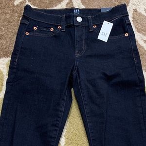 *NWT* GAP Classic Straight sz. 25